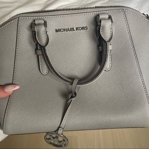 Brand new Michael Kors bag NEVER BEEN USED IN MINT CONDITION